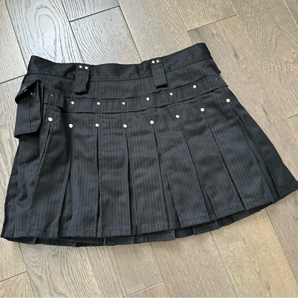 Black Mini striped Kilt Skirt StumpTown Kilts Size Medium Adjustable Waist - Picture 4 of 8